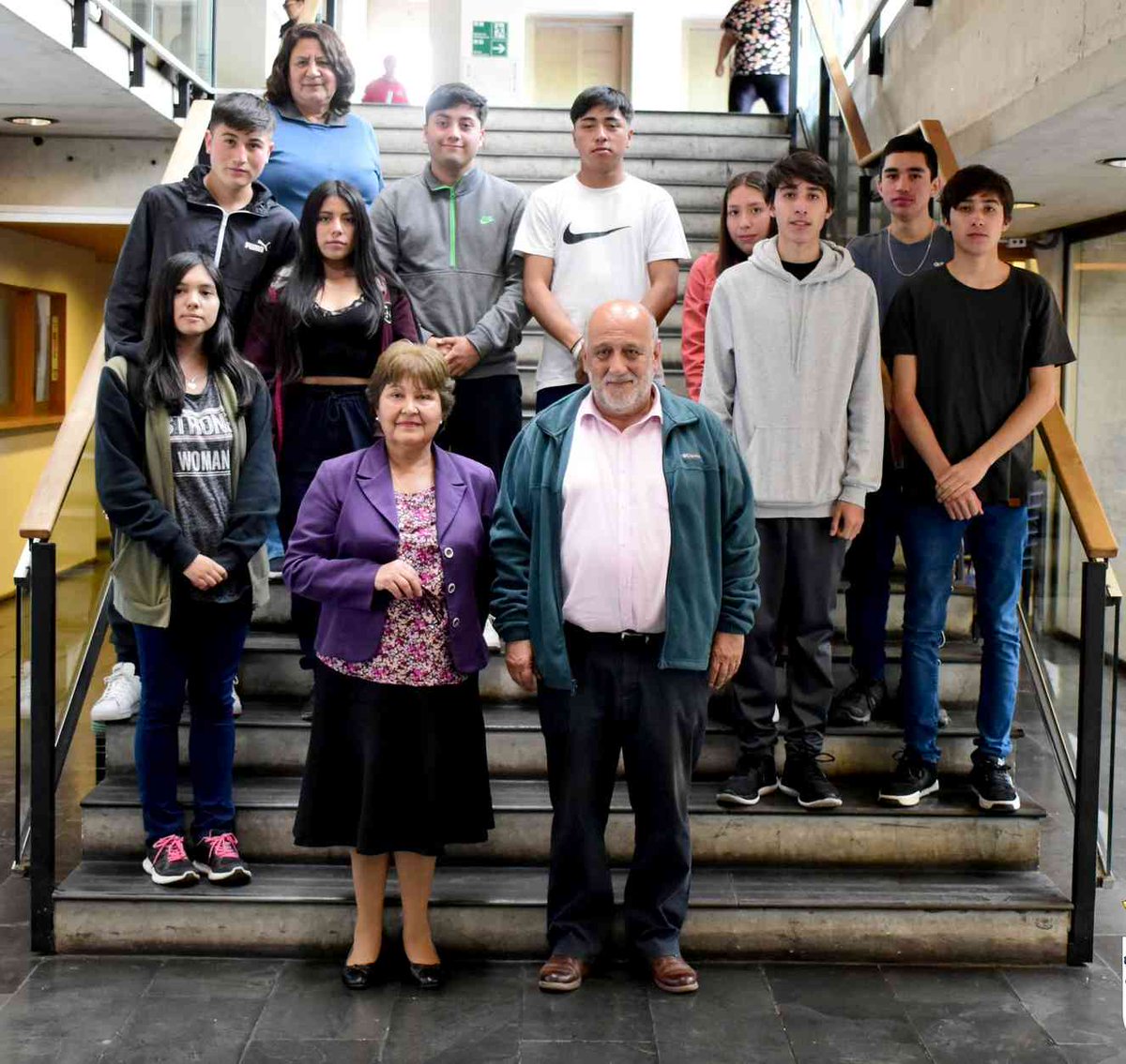 Junaeb_IVRegion's tweet photo. 13 alumnos de distintos Establecimientos Educacionales de la comuna de #Salamanca participan activamente en el programa de Residencia Familiar Estudiantil #PRFE. 7 de ellos egresaron de 4to Medio y se despidieron de sus madres tutoras y del programa. Les deseamos mucho éxito 😃 https://t.co/E6fmKgnv0k