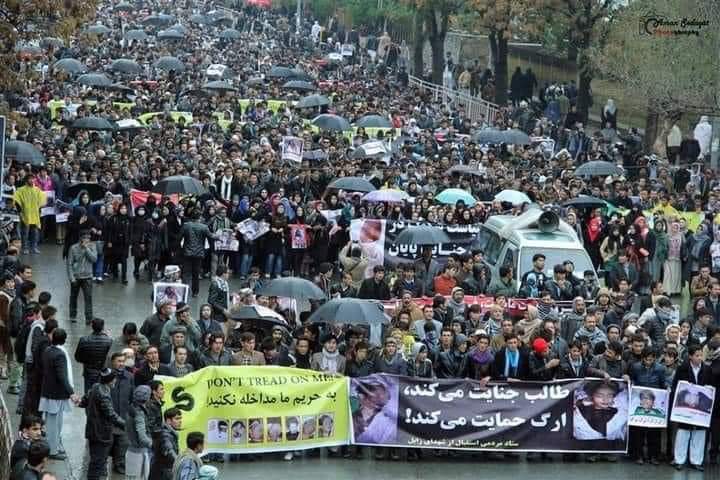 taherwasiq's tweet photo. هفت سال از انقلاب تبسم می گذرد!
این حرکت انقلابی که زمینه ساز بسیاری از حرکت‌های بعدی شد. 
ما می توانستیم به خواسته های برحق مردم خویش برسیم اگر حضرت شیخ احساساتی نمیشد! 
یاد شهدای زابل گرامی باد. 
#StopHazaraGenocide https://t.co/A1msoa0w00