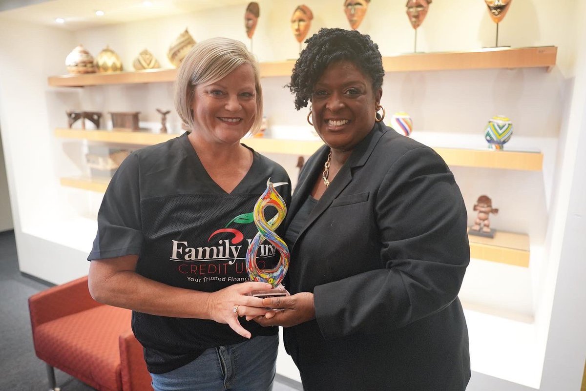 DrLisaHerring's tweet photo. Congratulations to our APS 2022-2023 District Partner of the Year recipient, #FamilyFirstCreditUnion, your partnership is more than valued here and your work is more than appreciated! #APS150 #APyeSAwards https://t.co/LZdubZB4EX