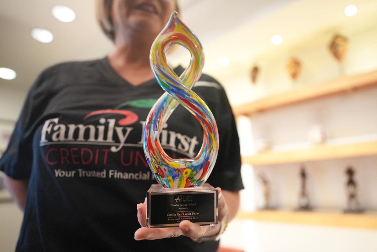 DrLisaHerring's tweet photo. Congratulations to our APS 2022-2023 District Partner of the Year recipient, #FamilyFirstCreditUnion, your partnership is more than valued here and your work is more than appreciated! #APS150 #APyeSAwards https://t.co/LZdubZB4EX
