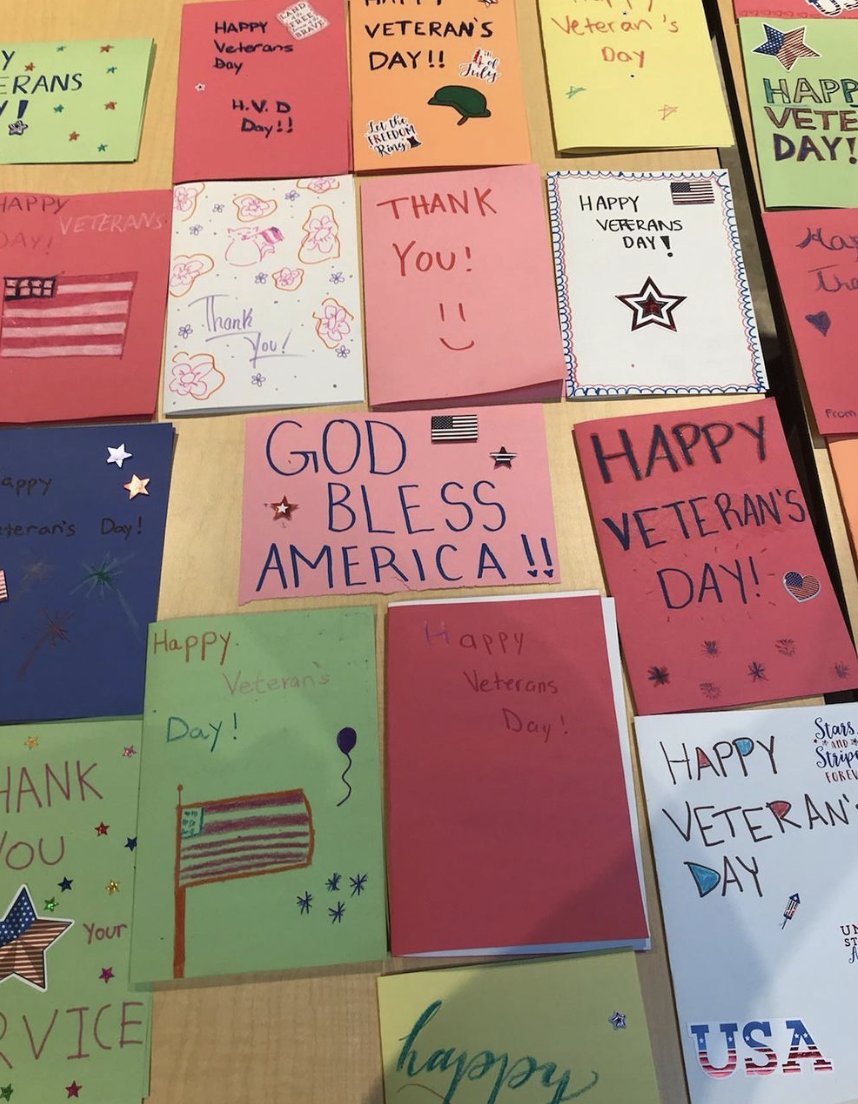 HicksvillePS's tweet photo. Happy Veteran's Day:
Our Helping Hands Club making cards for veterans and thanking them for their service. Thank you to the students, Ms. Dodenhoff and Ms. Belyea. https://t.co/gt7etg1iFm