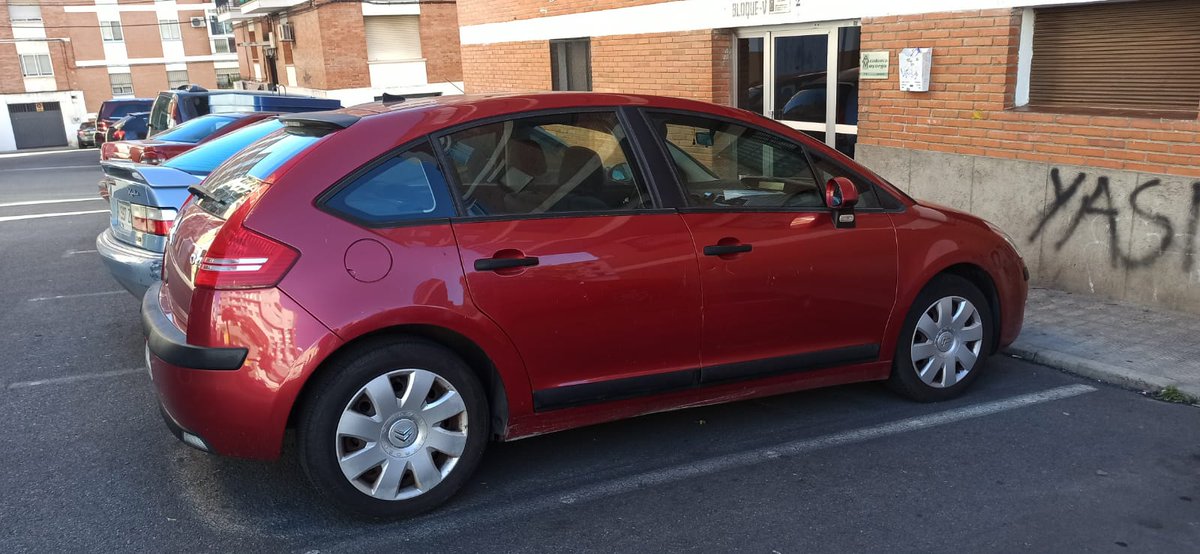 abel16plasencia's tweet photo. Hoy a mi padre (82 años) le han robado su coche en #Plasencia.
Es un Citroën C4 
1019FFD
Para él con su edad es absolutamente necesario.
Ya está denunciado. Pero por favor si alguien lo ve....que avise.
No hace ninguna gracia que robeis a un anciano.
Pasadlo porfa. Gracias. https://t.co/5IpR0QRzre