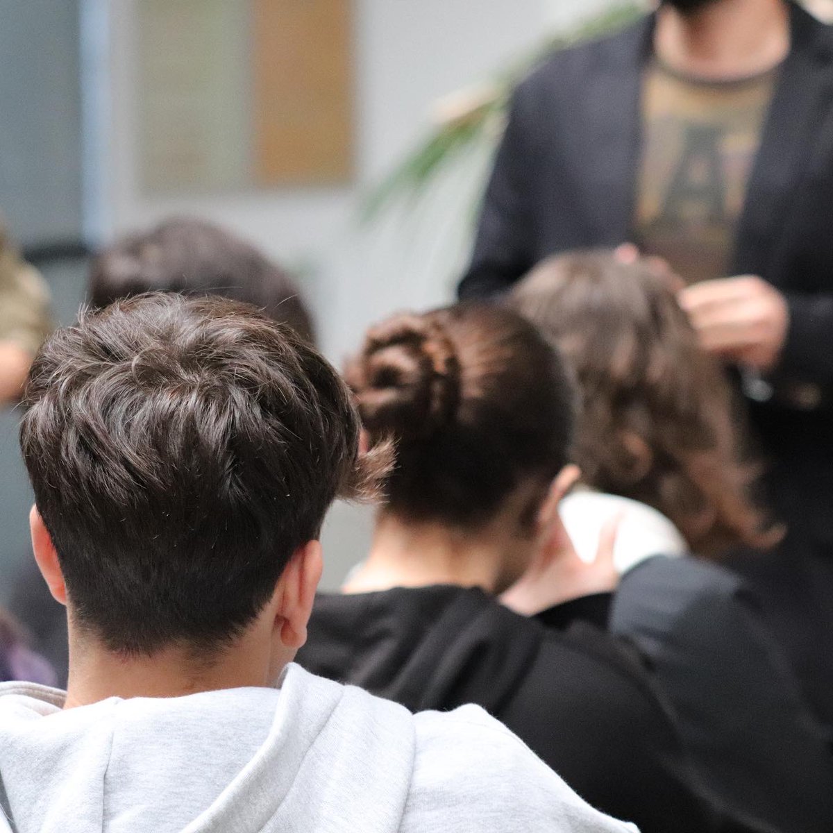 itecs_uca's tweet photo. Un año más, @meles_inv participa en un café con ciencia, organizado por @Divulga_UCA en colaboración con la Fundación Descubre. Esta actividad, enmarcada en la Semana de la Ciencia, propicia encuentros de científicos universitarios con grupos de estudiantes. Fotos: @univcadiz https://t.co/kcsHtJZjSx
