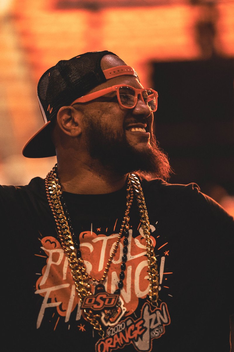 Everyone knows #OKState hype man, Les Thomas. (<a href="/lesgopokes/">LesGoPokes</a>) 

What about his military history?

On Veteran's Day, we celebrate all who sacrificed for our country.

✍️: <a href="/DavisCordova11/">Davis Cordova</a> 
🔗: bit.ly/3UwbjQv

📸: <a href="/chasedavistx/">chase</a>