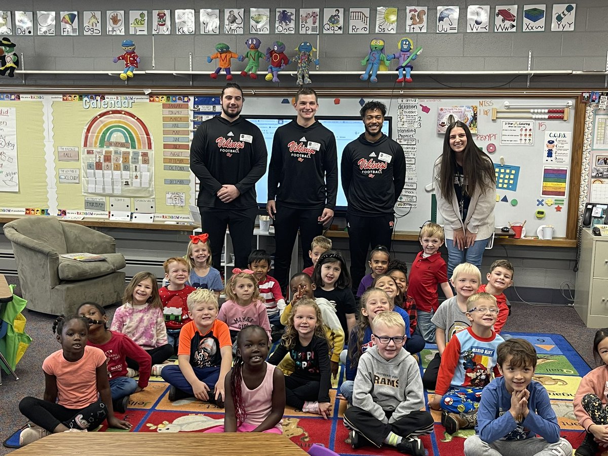 GVVikingFB's tweet photo. Thank you @sep_delaware for inviting us to come and read with your students! @kaden_young @FelixThaKing @lil_hill22 @jen_woodley https://t.co/1iv9qe97ml