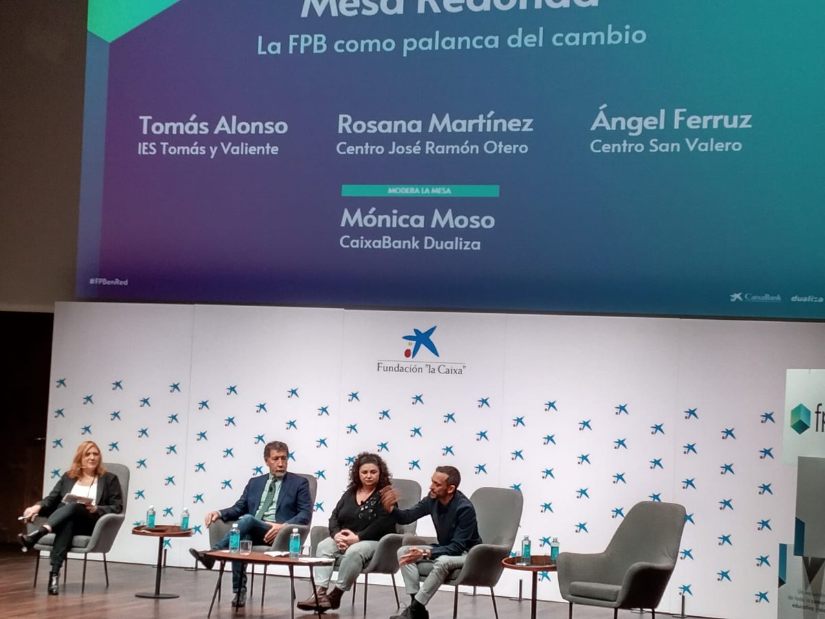 FPJROtero's tweet photo. Continuando con grandes profesionales en el evento de @CABK_Dualiza , en la mesa redonda tuvimos a nuestra mejor representante, Rosana Martínez, que participó en la mesa redonda de "La #FPB como palanca de cambio"
#FPBenRed https://t.co/XxgHko6zW0