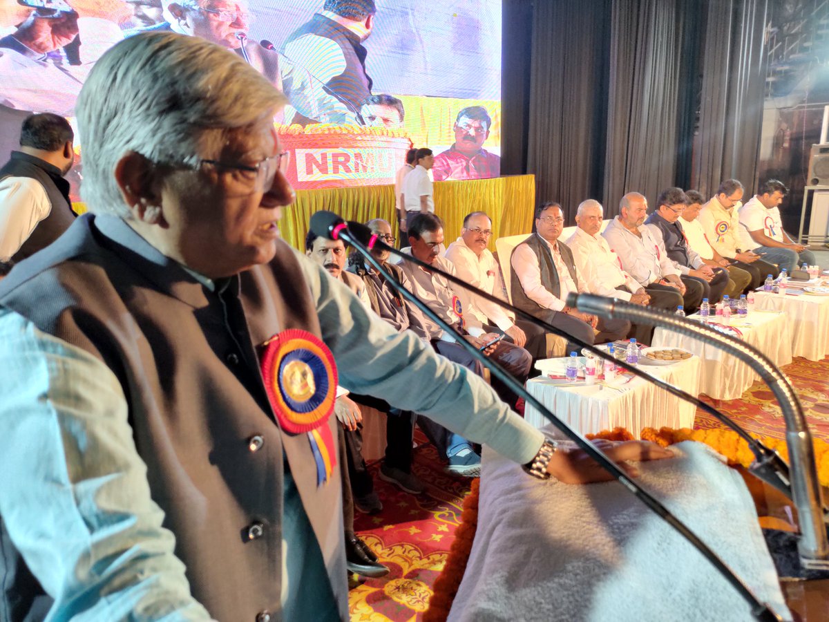 ShivaGopalMish1's tweet photo. ट्रैक मेन्टेनर्स जोनल कांफ्रेंस 
https://t.co/nNqdciYEXV https://t.co/2adq6htB2p
