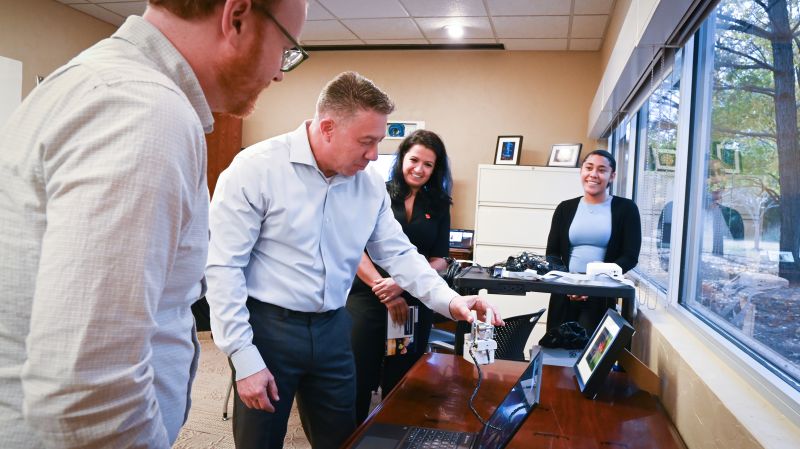 ICubedR's tweet photo. What an amazing day we had at I³R with Professor @RenataSMGomes and Executive Director Lou Celli of @bravovictororg! Their work with veterans and the visually impaired is inspiring. https://t.co/rqJk914EAk