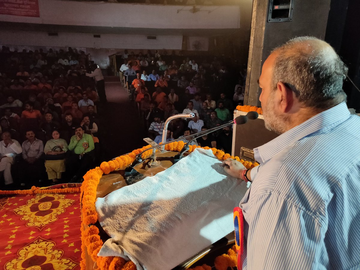ShivaGopalMish1's tweet photo. ट्रैक मेन्टेनर्स जोनल कांफ्रेंस 
https://t.co/nNqdciYEXV https://t.co/2adq6htB2p