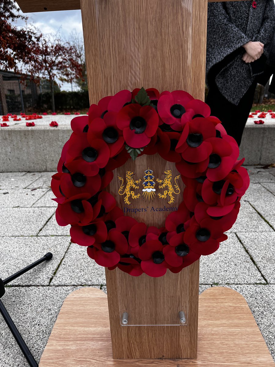 DrapersPrincipl's tweet photo. We shall remember them @PoppyLegion. Proud of @Drapersacademy and @DrapersMaylands pupils’ and students’ - impeccable behaviour throughout today’s remembrance service #lestweforget2022 #remembranceday2022 #PoppyAppeal https://t.co/eiMU5QRyGP