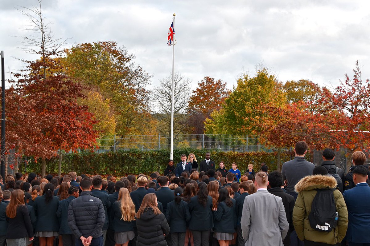DrapersPrincipl's tweet photo. We shall remember them @PoppyLegion. Proud of @Drapersacademy and @DrapersMaylands pupils’ and students’ - impeccable behaviour throughout today’s remembrance service #lestweforget2022 #remembranceday2022 #PoppyAppeal https://t.co/eiMU5QRyGP
