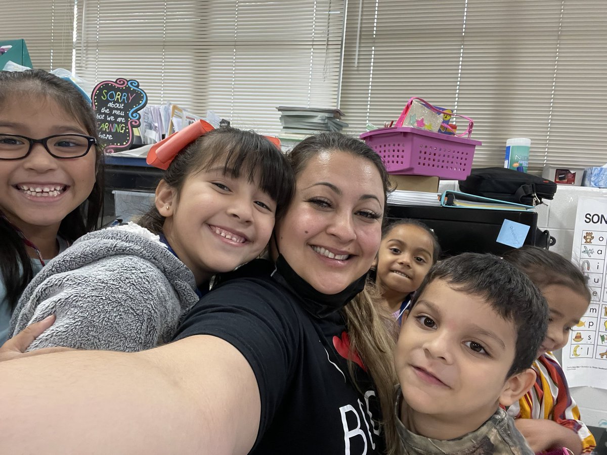 Karlet777's tweet photo. With our kinder babies! https://t.co/KVMH4U5oXI