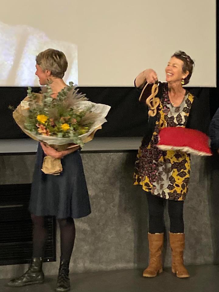 ValerieChopin's tweet photo. 500 personnes (#CineDol et @Cinema_ARVOR) ont pu découvrir « Desseins communs » (coproduction @aligalproduction et @france3Bretagne) en présence des 12 habitants de la Bigotière et de l’auteur dessinateur de BD Emmanuel Lepage. A suivre : diffusion TV le 17/11 dans #DebaDoc https://t.co/0sENo6jpfT