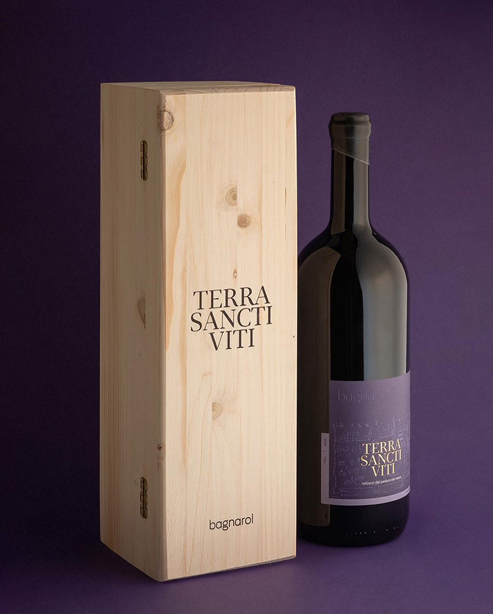 alehstudio's tweet photo. Etichetta per il nuovo vino “Terra Sancti Viti” prodotto da Bagnarol in omaggio alla città di San Vito al Tagliamento •  #hstudio_venezia #graphicdesign #branding #winelabel #terrasanctiviti #wine #vino #bagnarol #cantinabagnarol #sanvitoaltagliamento 

https://t.co/OYuuUUiF4b https://t.co/JIFRHMtz1Z
