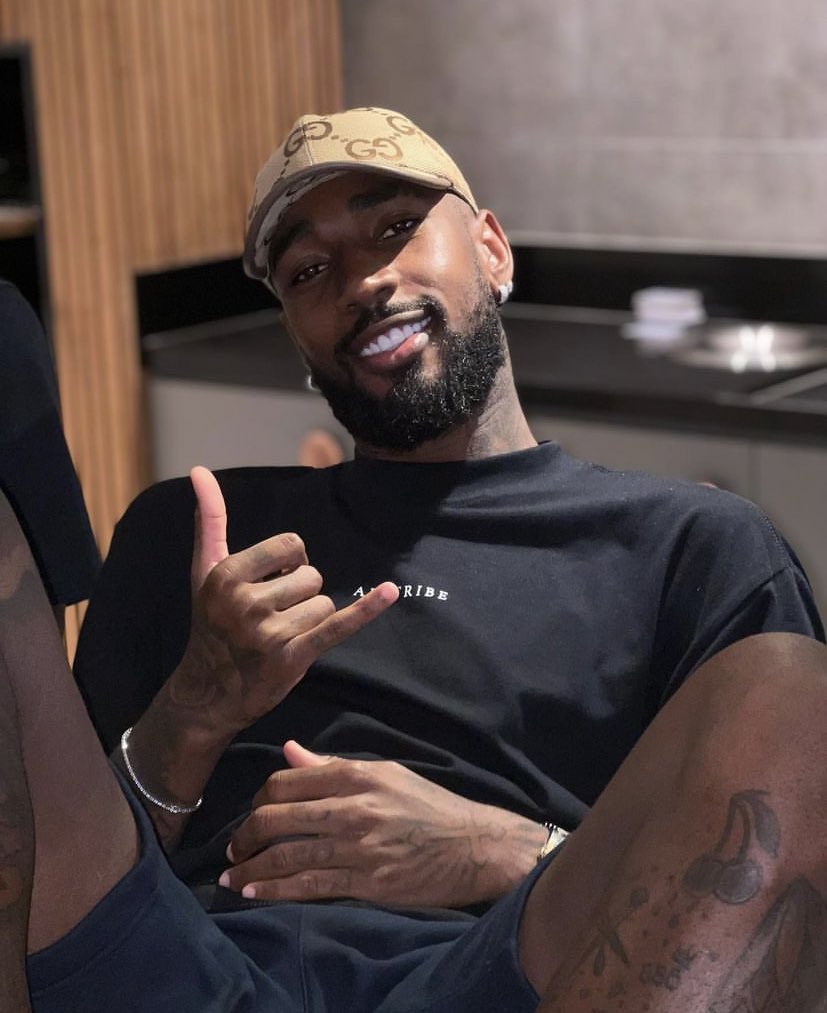 Eai tropa! aqui quem fala é o Gerson Santos, aquele jogador lá, tb conhecido como coringa. Tô aqui à procura da galera, ent aquilo né, fav e rt pra ajudar e vou chamar vcs na dm ❤️😙