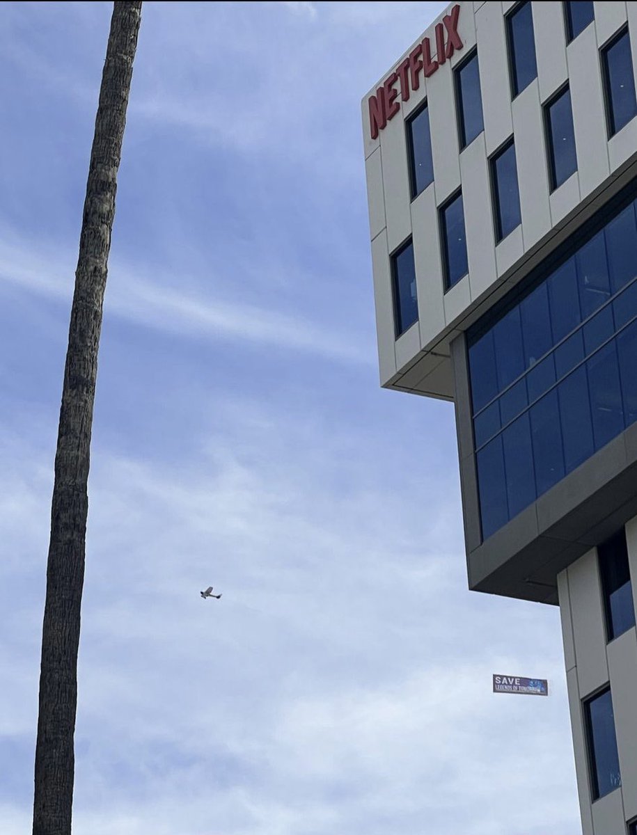 Hey Beebo! <a href="/netflix/">Netflix</a> <a href="/wbd/">Warner Bros. Discovery</a> <a href="/JamesGunn/">James Gunn</a> <a href="/LoTWritersRoom/">Legends of Tomorrow Writers Room</a>
#SaveLegendsOfTomorrow