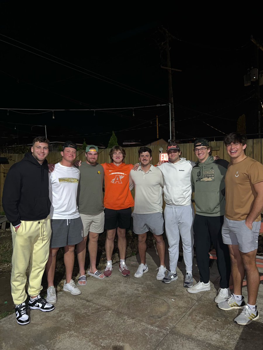Thanks to our good friend <a href="/ronpolus/">Ron Polus</a> &amp; his buddies for sponsoring our TE dinner last night. They did it in honor of their friend &amp; IU professor Tim Baldwin who passed away recently. We appreciate you supporting us and honoring him. #DareToBeGreat