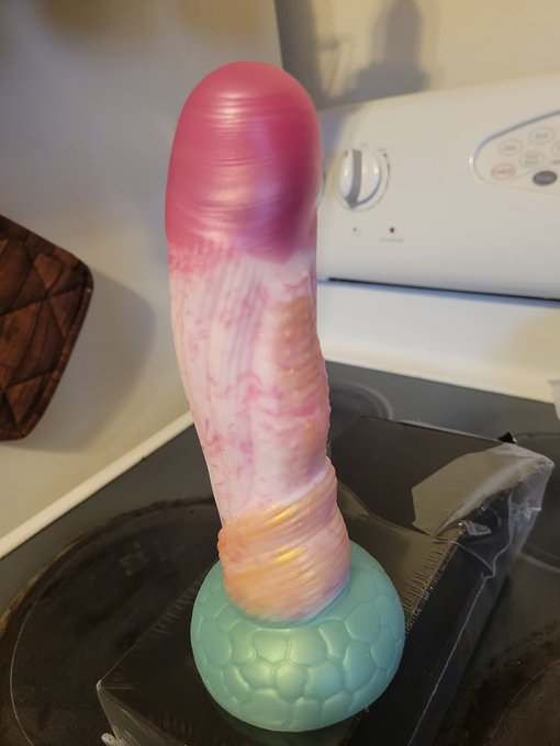 New toy 🥰 9 ins a thicc love the feeling of being stretched https://t.co/uWVeYtCuz5<a href="/tag/sellingcontent"class="tags"><span>#sellingcontent</span></a>