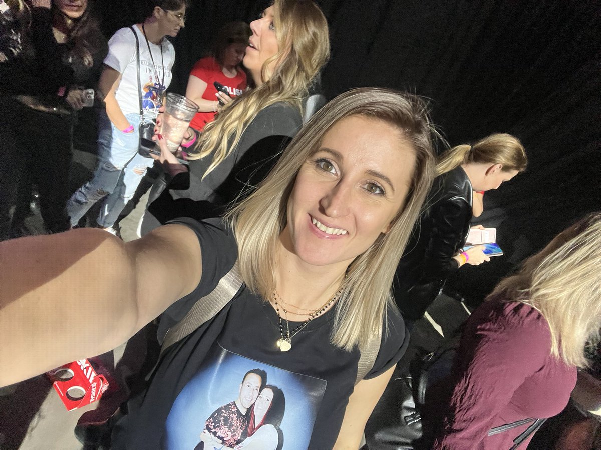 mojito8510's tweet photo. The show in Poland is was amaizing but my heart  is still broken. I was hoping for a joint photo in after party ehhh. Maybe next time @howied ❤️🇵🇱 https://t.co/vhAQezeExG