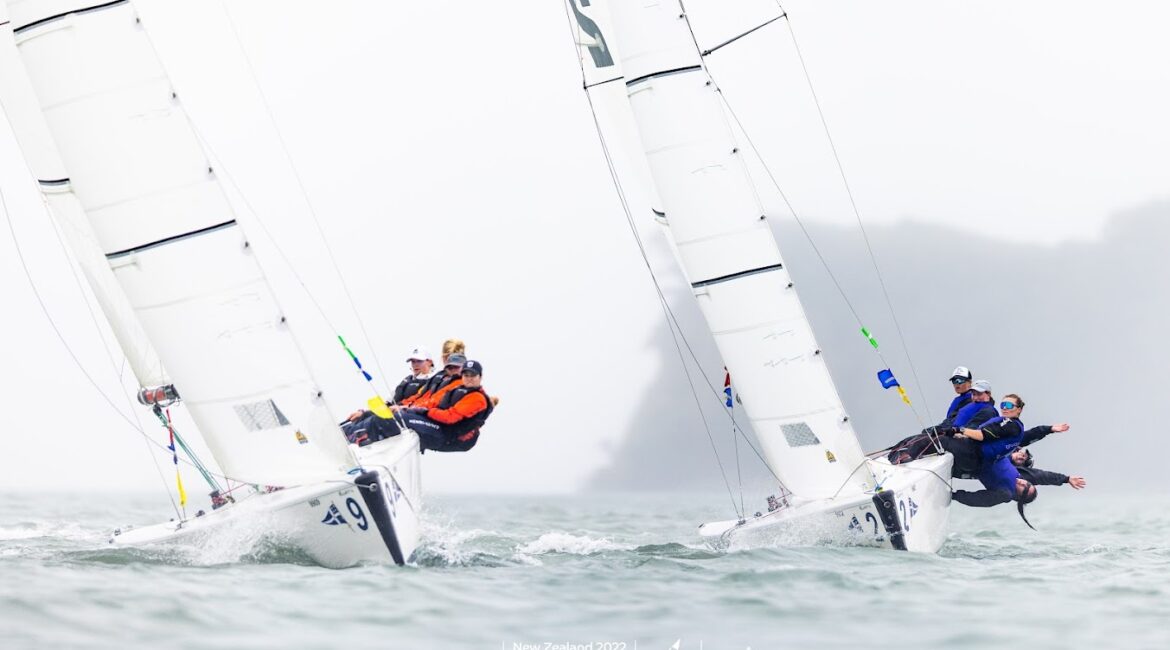 WIMRA's tweet image. COURTOIS WINS CRUCIAL MATCHUPS AND LEADS WORLD CHAMPIONSHIPS
Courtois and her MiP team from France lead the qualifying round at the 2022 Barfoot &amp;amp; Thompson Women’s Match Racing World Championship after two days of racing in challenging conditions.
womenswmrt.com/courtois-wins-…