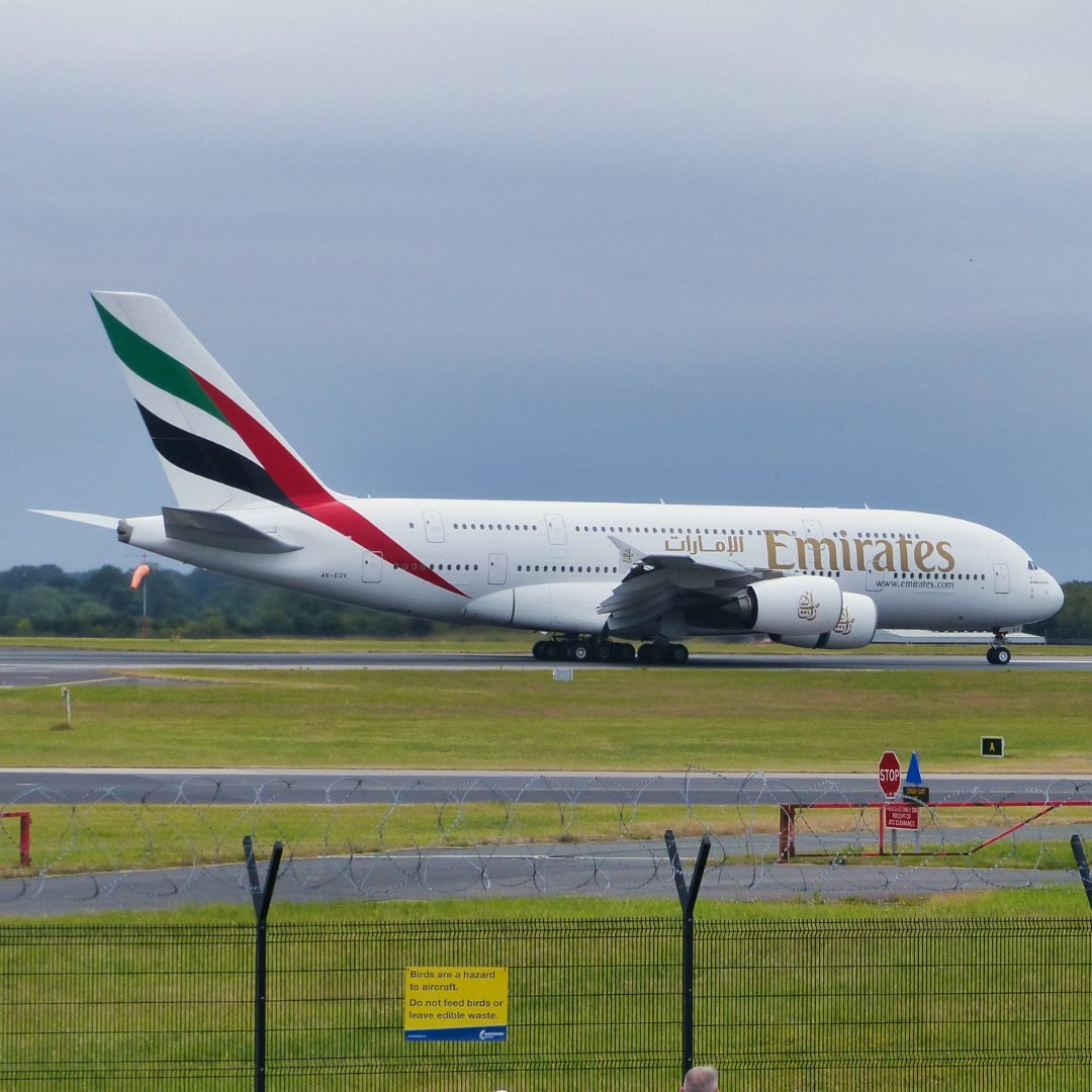 Michaelflying28's tweet photo. Emirates Airbus A380-800 A6-EOV arriving at Manchester Airport from Dubai International Airport 23.7.22.
#emirates #emiratesairline #teamek #ek #a380lovers #a380lover #a380_lovers #a380 #a388 #a380800 #airbus380 #airbus388 #airbus380800 #airbusa380 #airbusa388 #airbusa380800 https://t.co/jub5EbpCPY