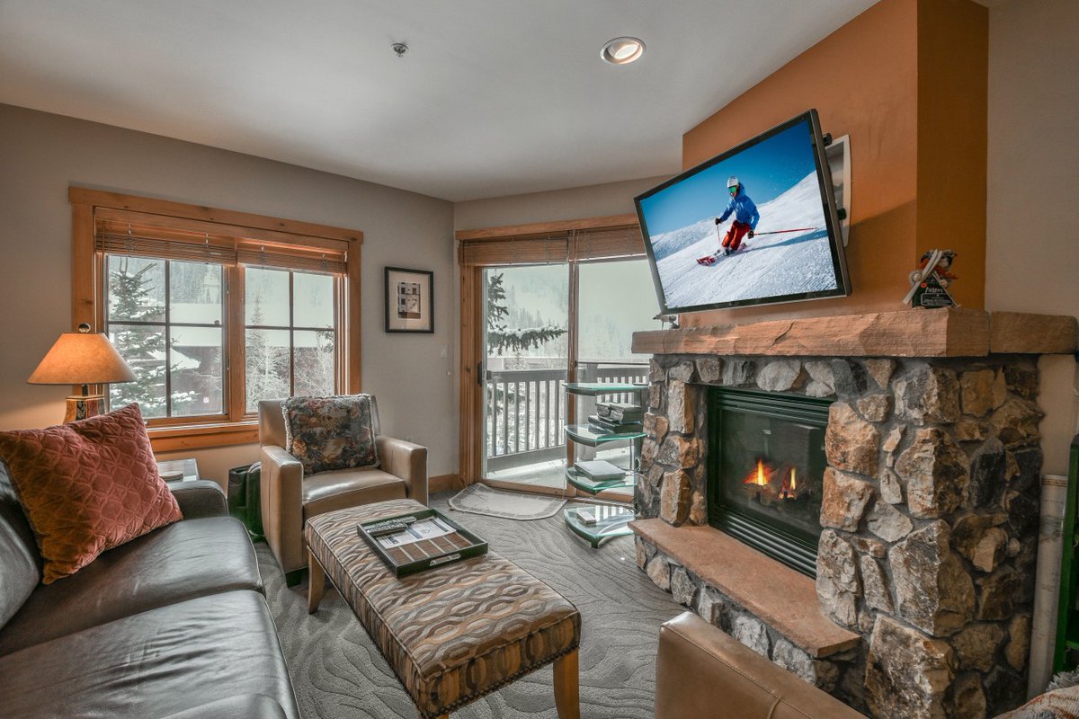 skisummitcove's tweet image. Welcome to Feature Fridays! Tune in every Friday to checkout the featured vacation property of the week!
🏠 Today's ... bit.ly/3NXacXH
#riverruncondos #visitkeystone #keystoneco #keystoneskiresort #skivacation #condorental #vacationrental #keystonevacation #familyskitrip