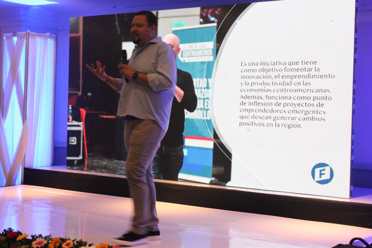 asielsalvador's tweet photo. En #ASIIW2022 #Día5 tenemos la Presentación de Road to Innovate, junto al experto @luisartiga Representante de la Fundación Friedrich Naumann
#Innovación #Transformación #Industria #ScitechDay https://t.co/GnQNtA4H4N