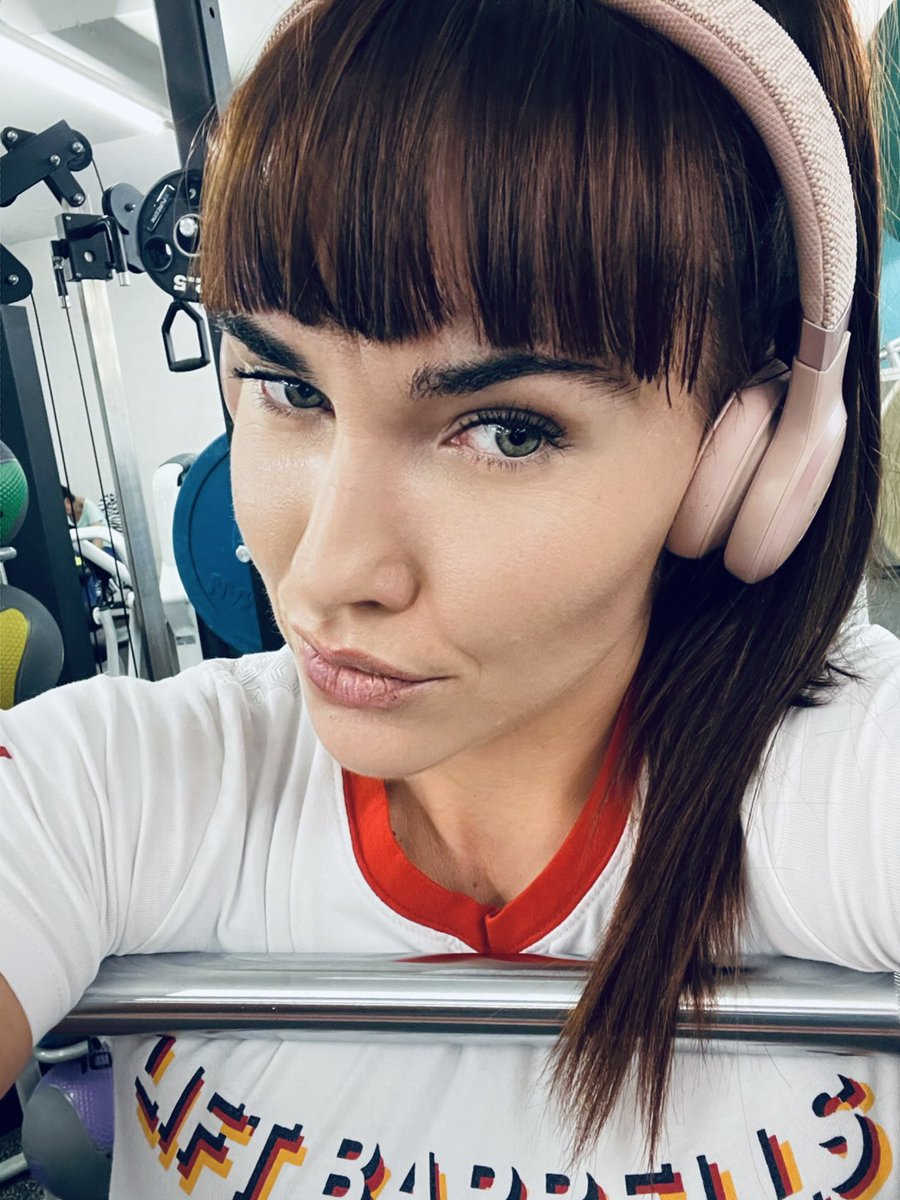 StrengthEwa's tweet image. Friday night feeling - “please someone stop the world because I’m getting off”… #crazyWeek