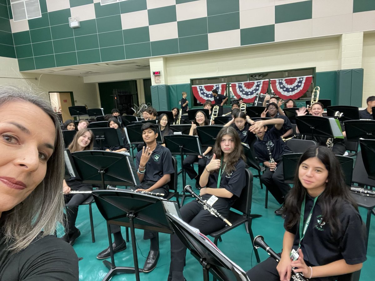 cmsdragonband's tweet photo. It was an honor and a privilege to perform at two Veterans Day assemblies today. Thank you, Veterans.💚 https://t.co/8hGa3oKSLL