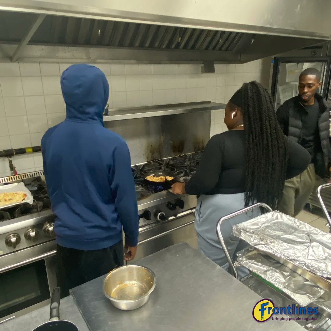 frontlinesto's tweet image. Our teens got busy in the kitchen and made some Shrimp and Potatoes. We also discussed  eating disorders and the signs, causes, symptoms, and treatments for it.
#torontofoodie #torontocook #torontochef #torontoculinary #torontokitchen #torontoyouth #torontoteens #torontoprogram
