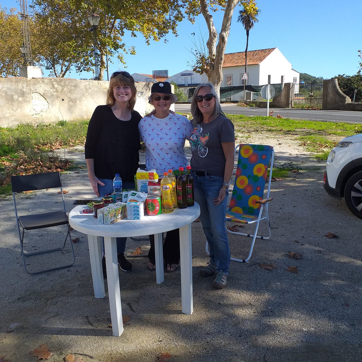An amazing afternoon at the fooddrive. Thanks to the silver coast volunteers monthly donation &amp; portugese lessons plus many thanks to the ones who brought food to the church. Thank you Ladonna Batterson, Roxie, Jane Garner , Deborah Cross and Chris West for voluntering.