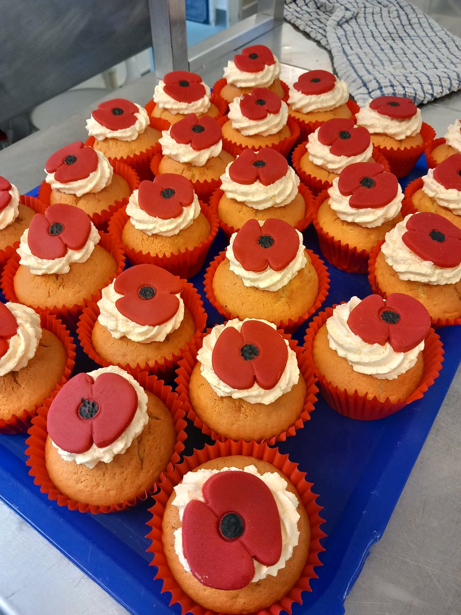 Final day of #nationalschoolmealsweek was "Host a VIP Day", and we were very proud to host our special guests The Mayor &amp; Mayoress of Colchester. Traditional Fish &amp; Chips, and Poppy Cupcakes for Remberance Day were served to 260 today. 
<a href="/NSMW/">National School Meals Week</a> <a href="/LACA_UK/">LACA</a> #proud #LestWeForget