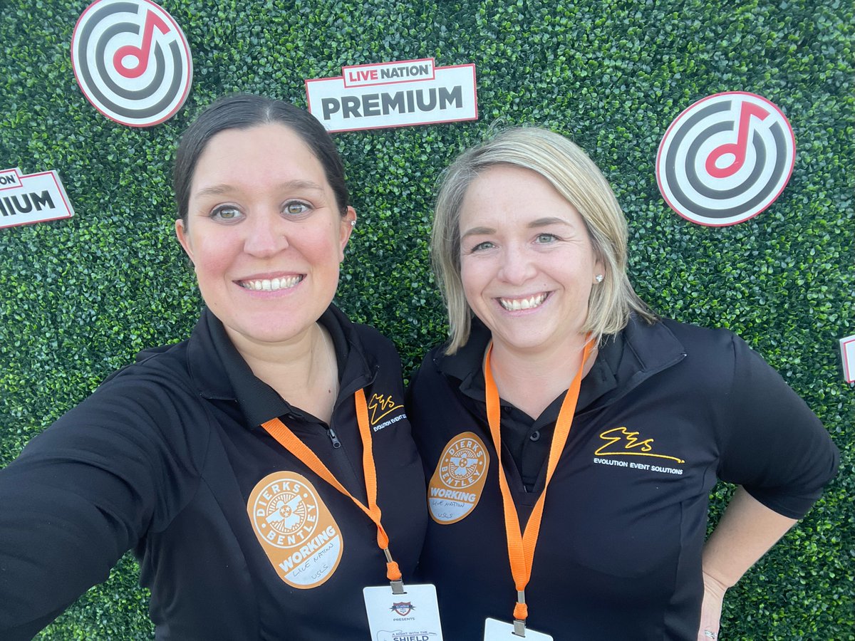 EvolvedEvent's tweet image. #TeamEES had a blast at PNC Pavilion in Charlotte with Dierks Bentley and the Hot Kountry Knights 🔥 We love what we get to do. #events #charlotteevents #eventstrategy
