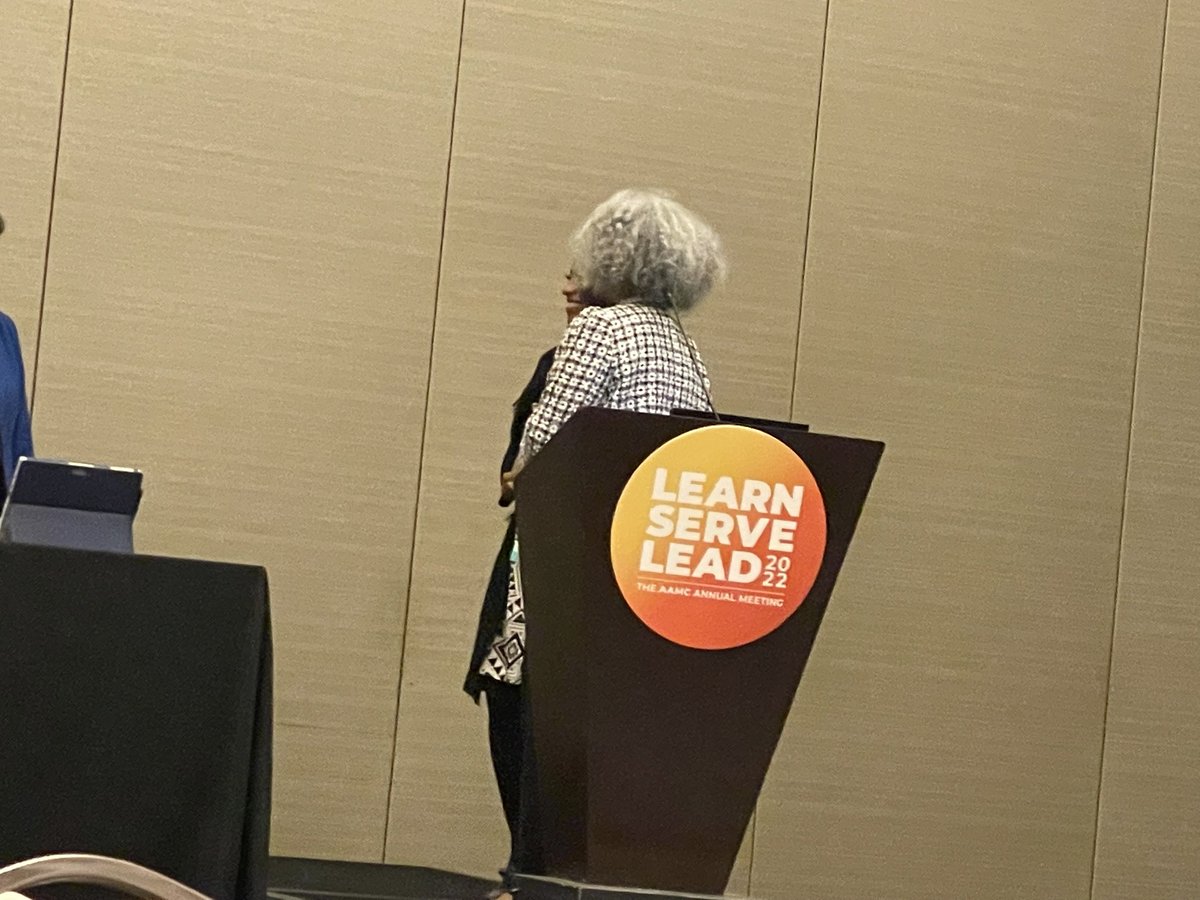 Sorry for the blocked pic but guess who I witnessed be honored ⁦<a href="/gradydoctor/">Kimberly D. Manning, MD, MACP</a>⁩ ⁦<a href="/AAMCtoday/">AAMC</a>⁩ #AAMC22