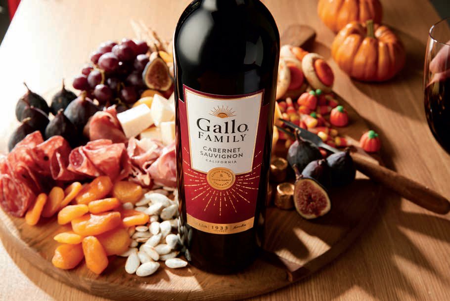 To celebrating with your loved ones this holiday season! Tag a friend you'd share this with ♥
.
.
.
#GalloFamilyVineyards #CabernetSauvignon #HappyHolidays #FriendsAndFamily