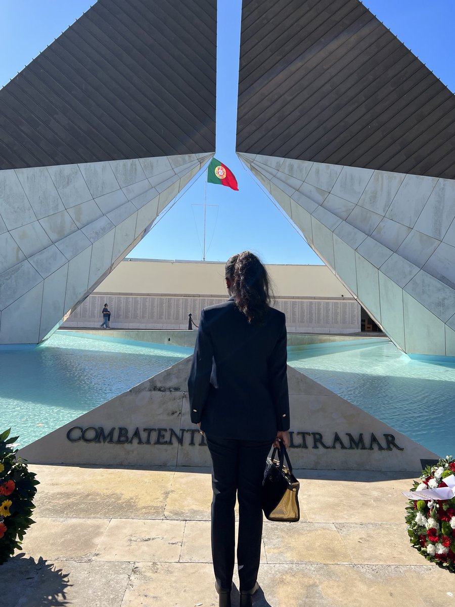 OssandaLiber's tweet photo. Que a memória dos soldados tombados pela pátria e as suas famílias não seja esquecida, que os que ainda estão entre nós sejam exaltados e apoiados, que a paz prevaleça. 
Viva Portugal!
#armisticio #guerra #paz #combatentes #portugal https://t.co/zvTnp3RBVX