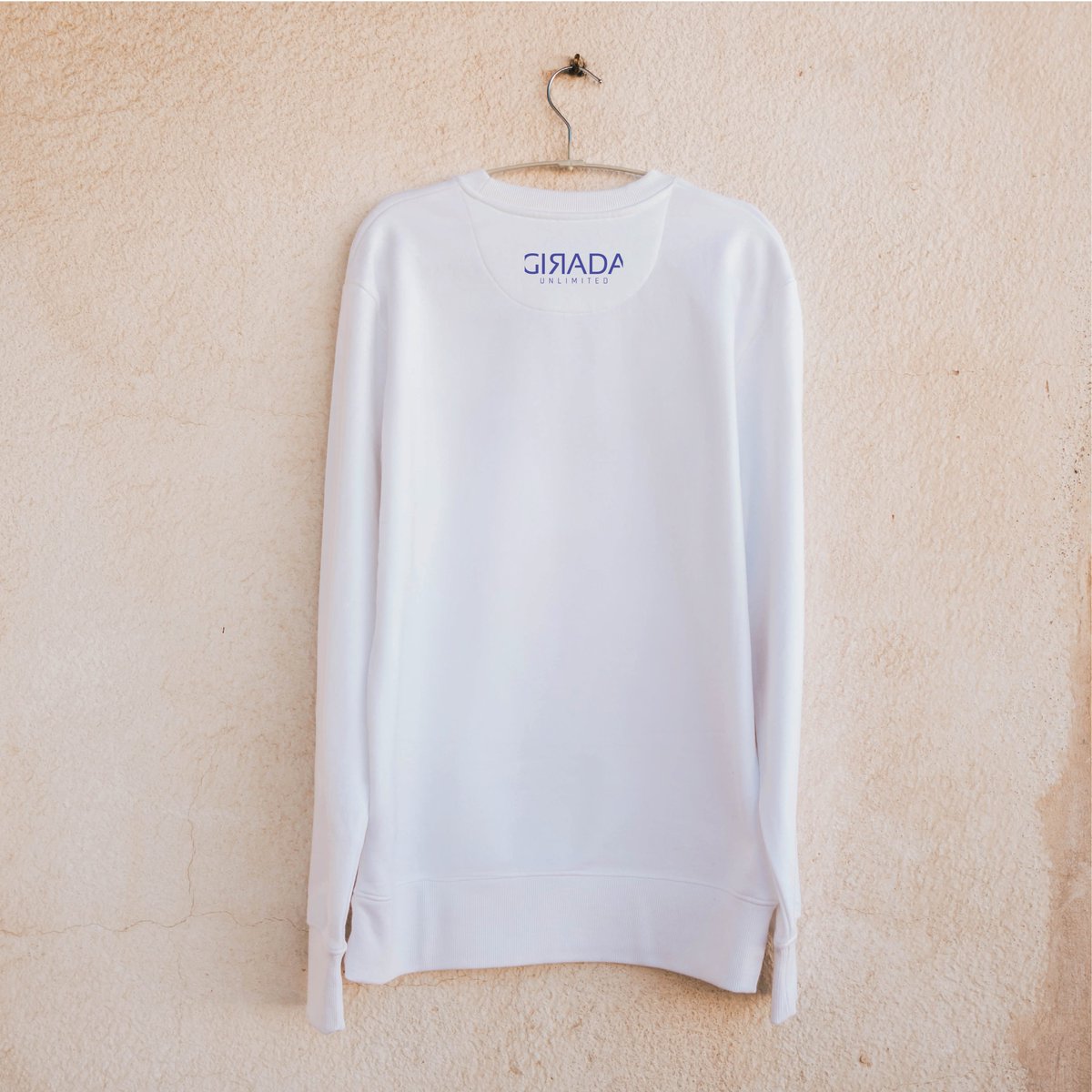 giradaunlimited's tweet photo. Some of you asked for it but was sold out quicky on the previous campaign. Now available again also on premium sweatshirts, this time only throught everpress π https://t.co/J2cwx54Oth
#writtenandproducedby #giradaunlimited https://t.co/fSbyNV2dQt