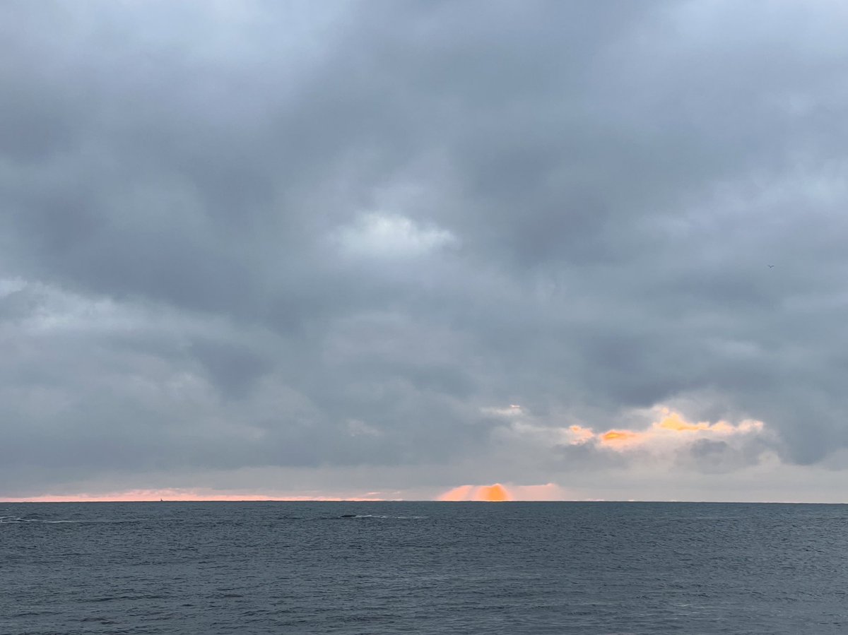 beuzec's tweet photo. Cadeau de la fin du jour #sunset #BonWE les breizhous et les autres https://t.co/YdgnooVJa0
