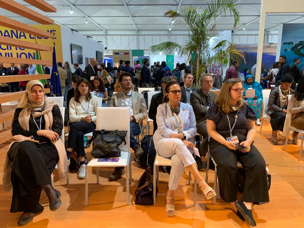 Our @elisabetta_tola with <a href="/buonocoremauro/">Mauro Buonocore</a> of <a href="/CmccClimate/">Fondazione Cmcc</a>, talking about #Journalism, #Media and Narratives of the #ClimateCrisis <a href="/COP27P/">COP27</a> in Egypt with <a href="/LeoHickman/">Leo Hickman</a> <a href="/emanuelebompan/">Emanuele Bompan</a> <a href="/JamesFahn/">James Fahn</a> <a href="/Rehabamohsen/">Rehab Abd Almohsen</a> <a href="/ioneanderson/">Ione Anderson</a>
#ItalianPavillion 

Find ot more! ⤵️
cmcc.it/it/lectures_co…