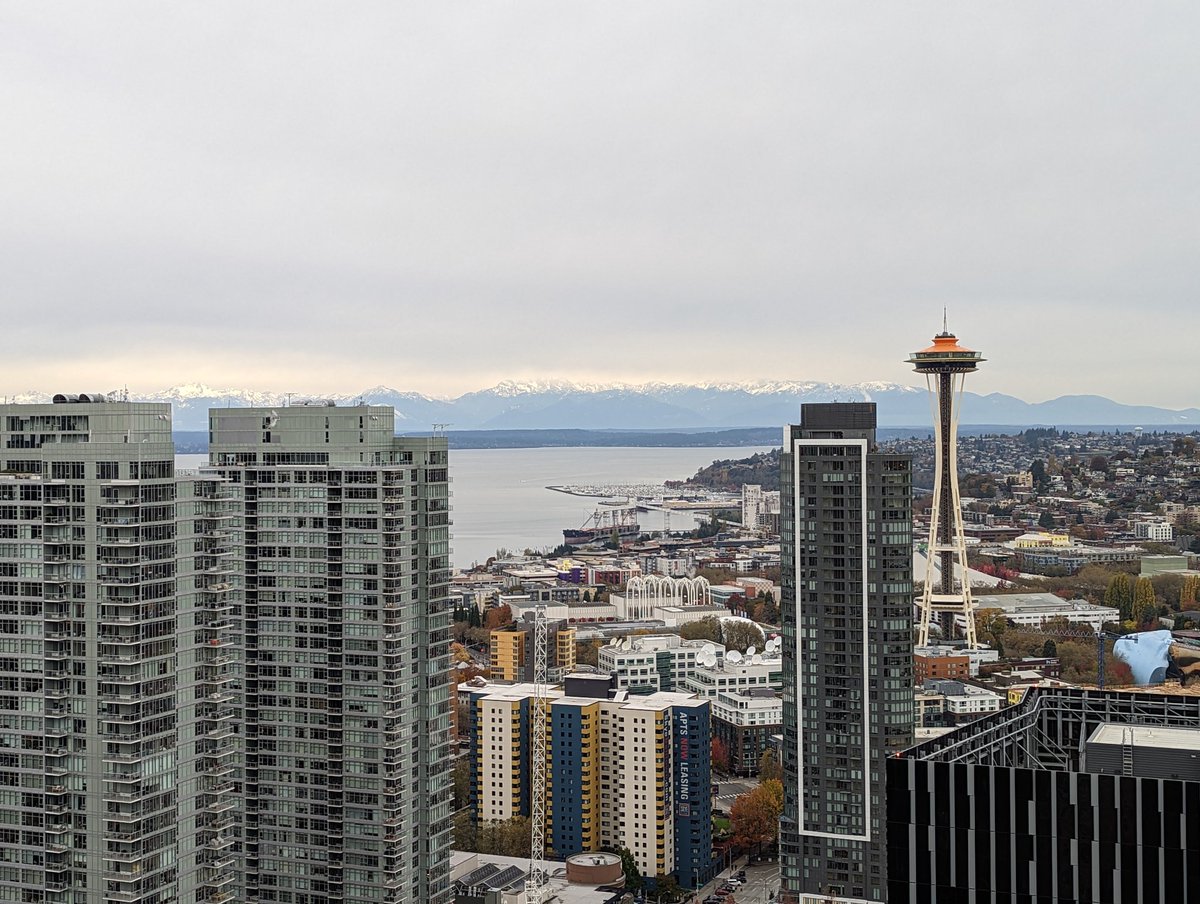 I had no idea Seattle had mountains like this 😅