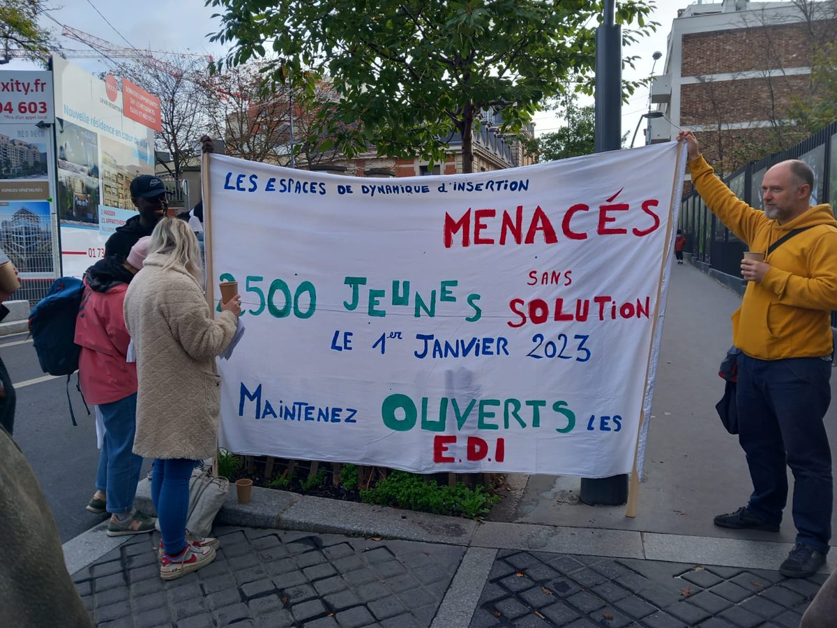 Ce mercredi 9/11 devant le conseil régional, le personnel des  26 EDI  s'est mobilisés pour qu’enfin une réponse leur soit apportée sur la continuité de leurs missions. 
Face à la mobilisation, le vice président en charge de la jeunesse a promis un rendez-vous à la fin du mois...