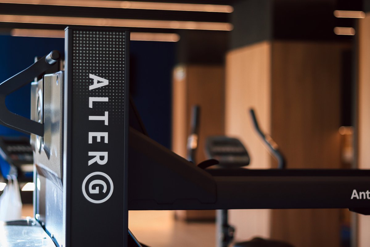 ClinicaCEMTRO's tweet photo. 🥼La #rehabilitación es muy importante para el deportista. Cuanto más precisa sea, más rápida es la recuperación. #FisioClubAndSports cuenta con la última tecnología:
#AlterG : tapiz anti-gravedad
#VertimaxV8 : entrenamiento de salto y velocidad
#Exeira
🔹 https://t.co/rBJknEG8Bk https://t.co/JRnb6uZjE6