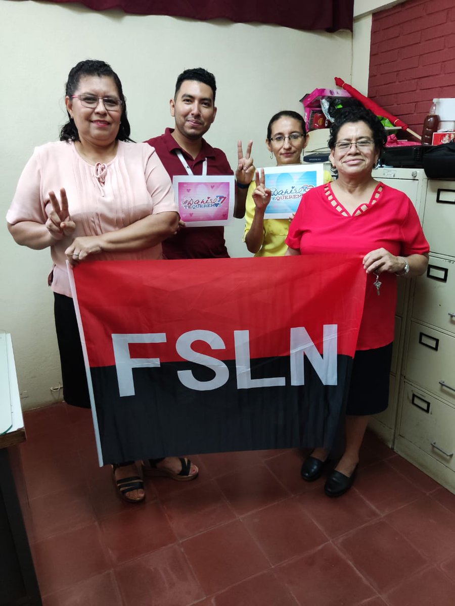 Mach95Ca's tweet photo. Festejamos el cumpleaños #77 de nuestro comandante Daniel ♥️🖤🥳🥳🥳🥳🥳

#UVEDenisSilva
#EnfermeriaUNAN_Leon 
#Daniel77TeQueremos https://t.co/7TCqpUPQeR