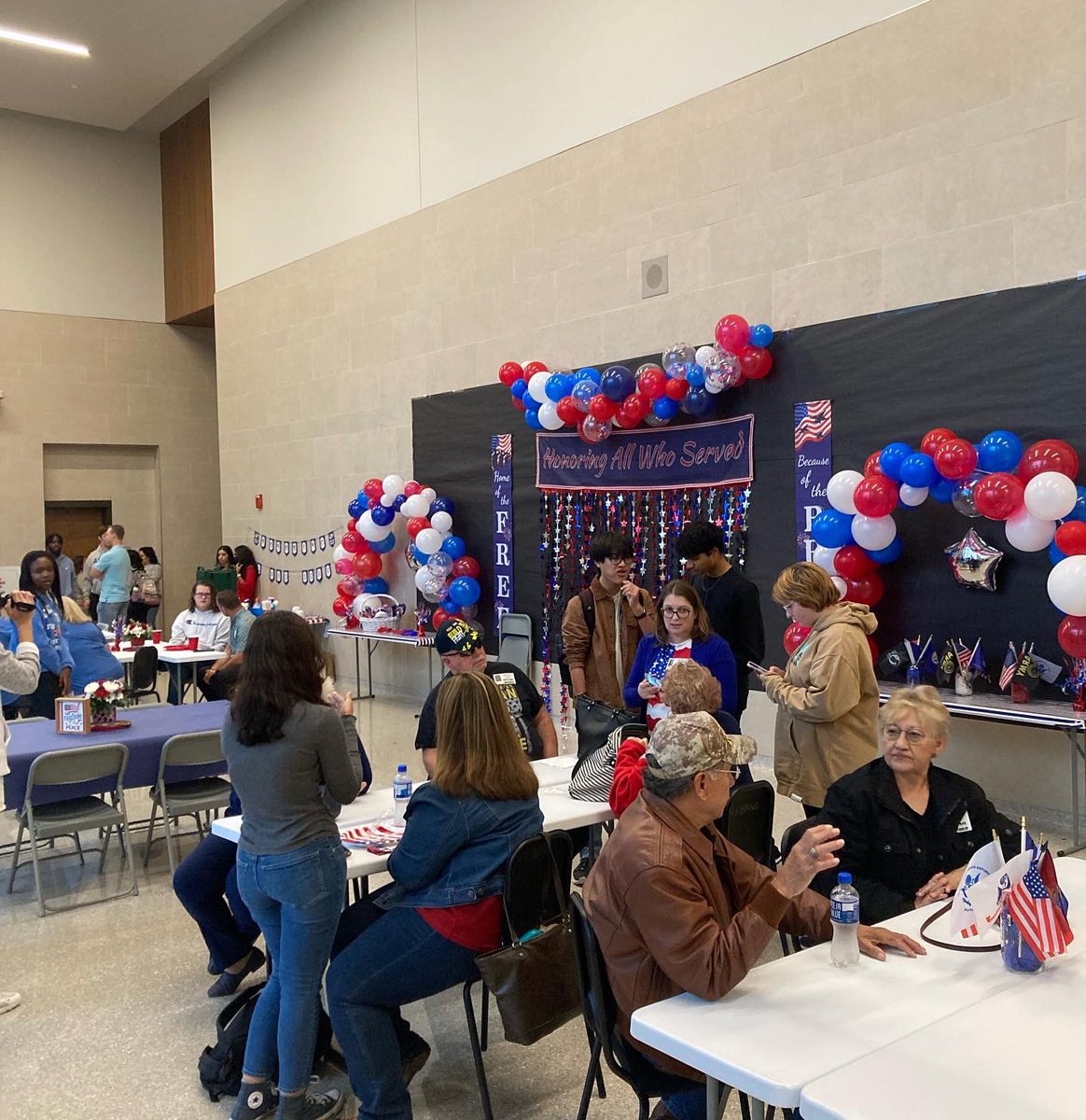 _mscapps's tweet image. Thank you, Veterans 🇺🇸 #VeteransDay2022 #mhsnhs @2018Memorial