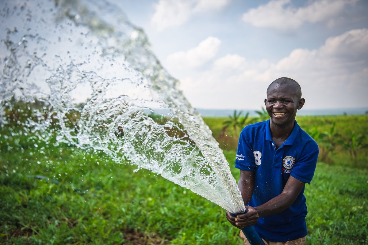 Efforts to tackle climate change must include investments in green infrastructure. In #Rwanda, CNFA partnered w/farmers to build terraces & small-scale solar irrigation pumps that address water & energy challenges, support economies & mitigate against the changing climate. #COP27