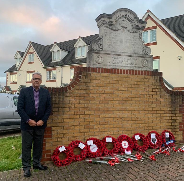 MeadeJordan's tweet photo. This evening alongside my #Gravesend East colleague Cllr Alan Ridgers (@sregdiral) we laid a wreath at the Denton War Memorial in remembrance of those brave individuals who gave us their all. #WeWillRememberThem https://t.co/2FPkERPC8w