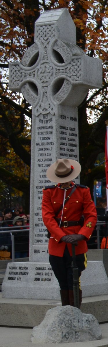 Lest we forget. Remembrance Day 2022. #RichmondRCMP honours those who have served. Always remembering those who gave their lives in service of our country.