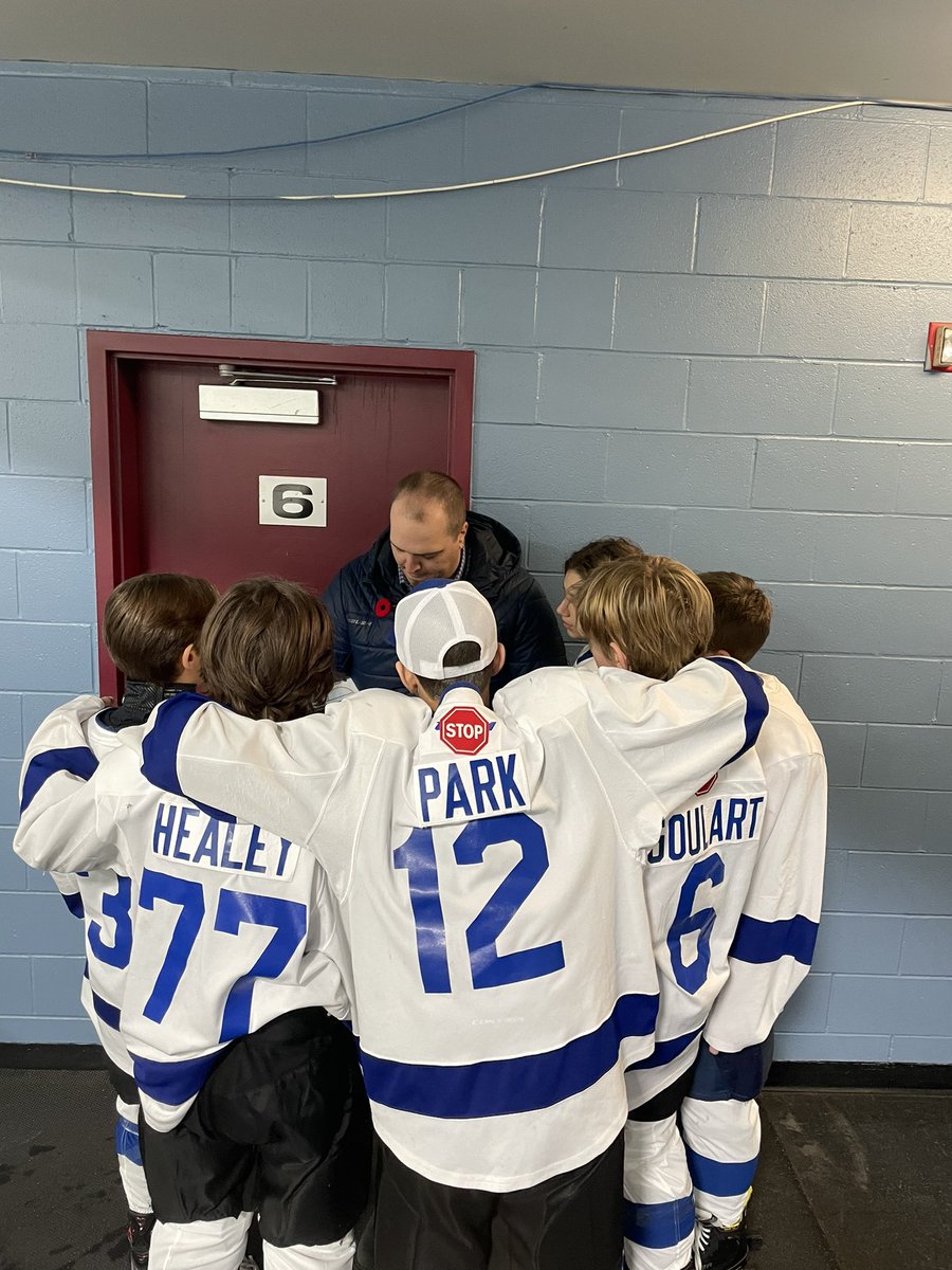 Hey #ThunderFamily Here’s a D pregame huddle with coach Justin… #BringtheThunder <a href="/nlaaahl/">AAA News</a> <a href="/DJHLnews/">@djhlnews</a>