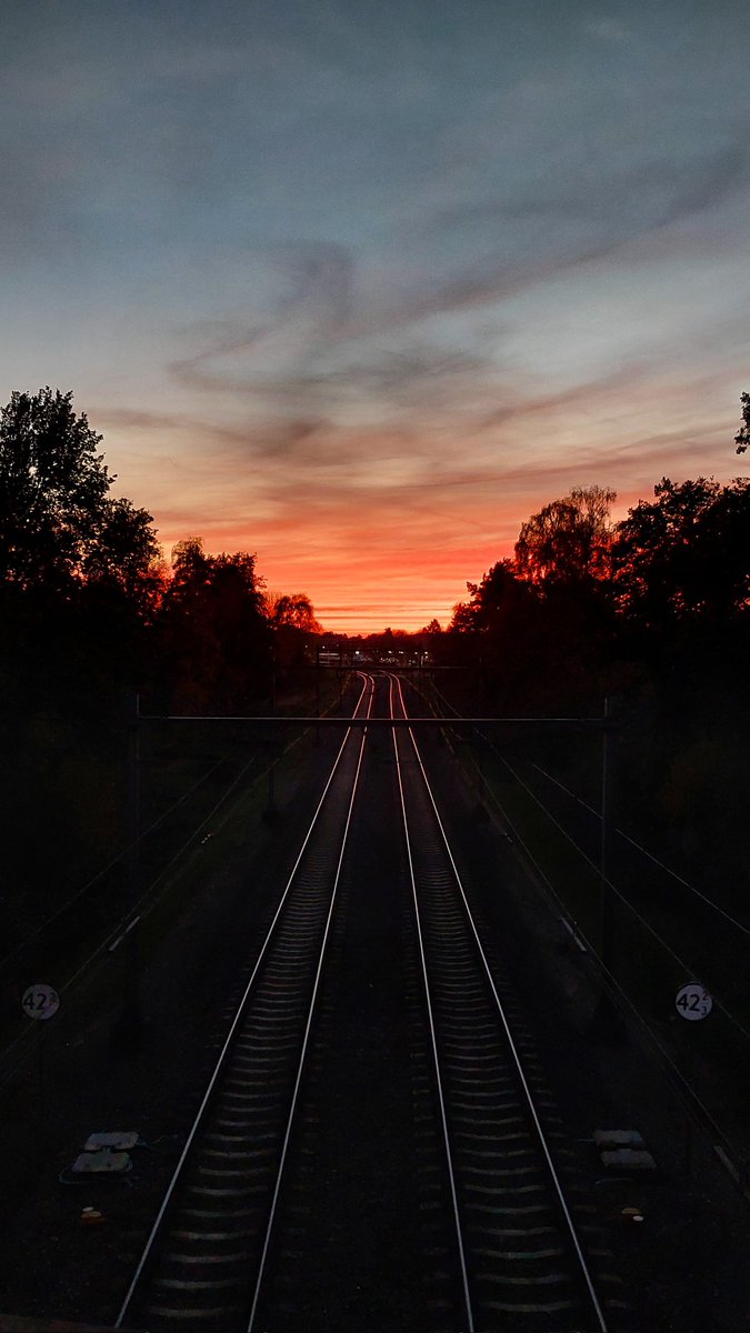 Tegelijkertijd met een oudere vrouw foto's aan het maken van de prachtige lucht. Met wat hulp is het haar ook gelukt een goede foto te maken. #genieten #geluksmomentje