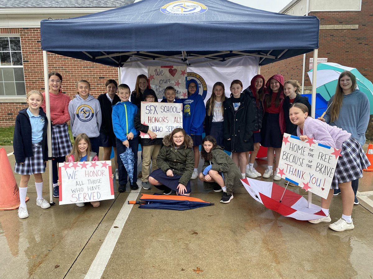 fun_in_physed's tweet photo. With respect and gratitude The Kindness Crew @SFX_Medina honors all those who have served. 🇺🇸 #VeteransDay2022 @DIOCESEofCLE https://t.co/n4zyvNDlbe
